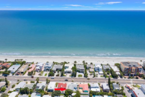 Beach Gem, 3 BRs, Walk to Beach, WiFi, Sleeps 5
